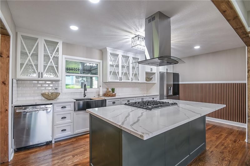 8701 Ward Pw, Kansas City, MO 64114