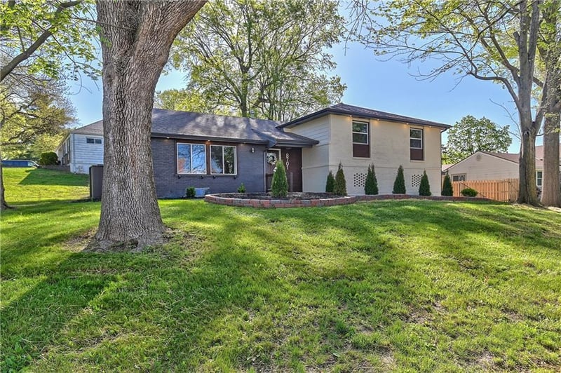 8701 Ward Pw, Kansas City, MO 64114