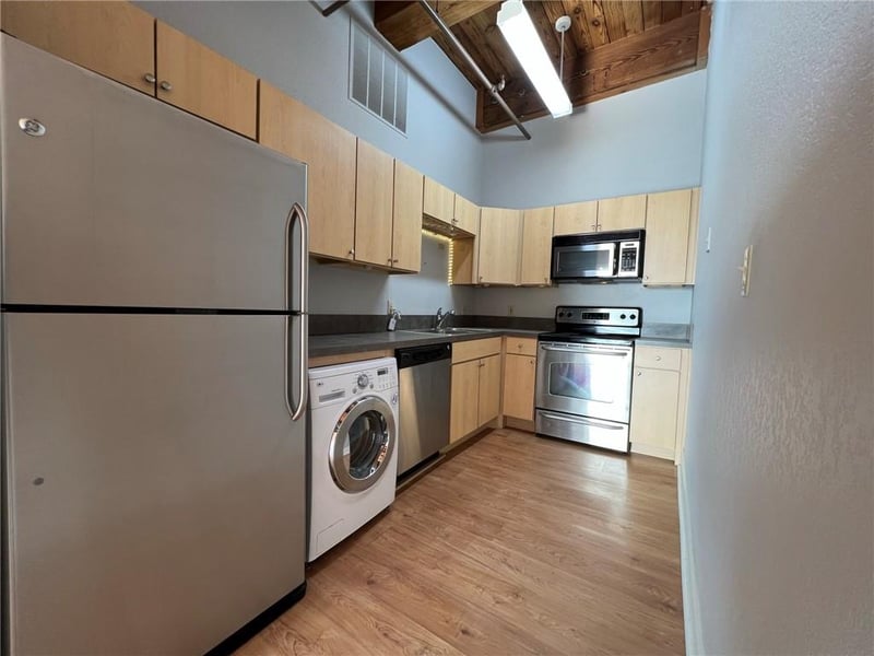 609 Central St #1303, Kansas City, MO 64105