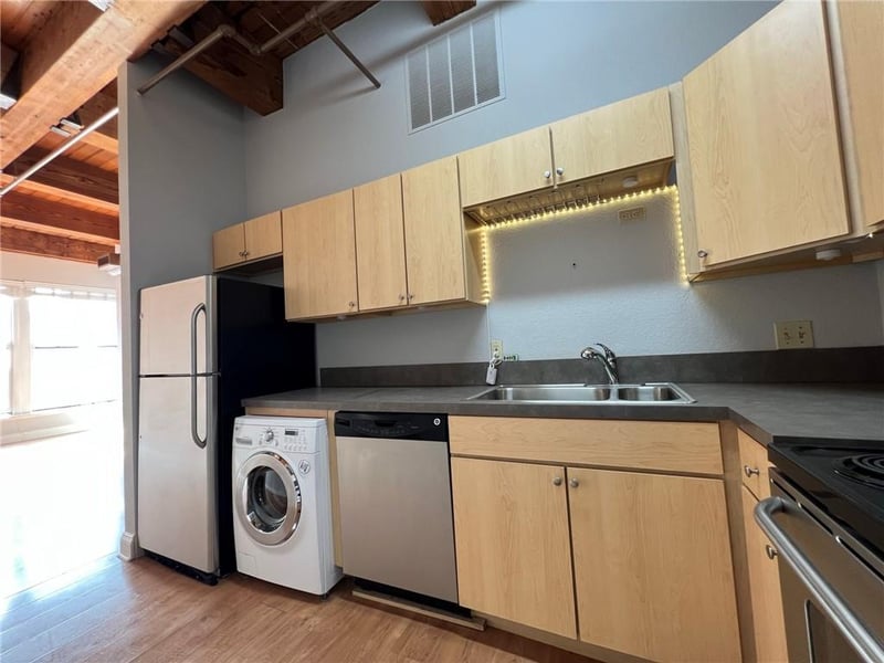 609 Central St #1303, Kansas City, MO 64105