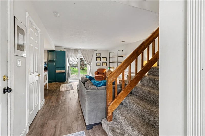 3888 Harbor Dr, Lee's Summit, MO 64082