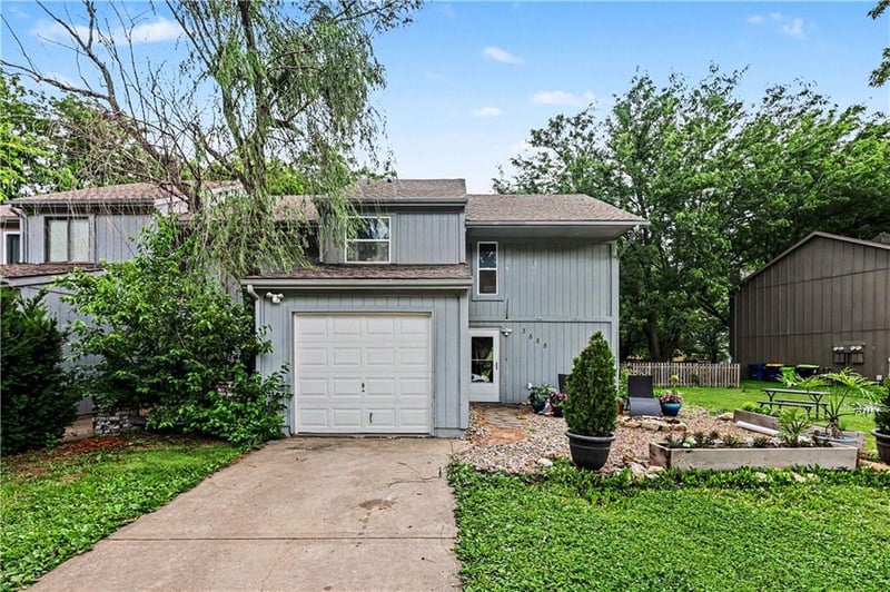 3888 Harbor Dr, Lee's Summit, MO 64082