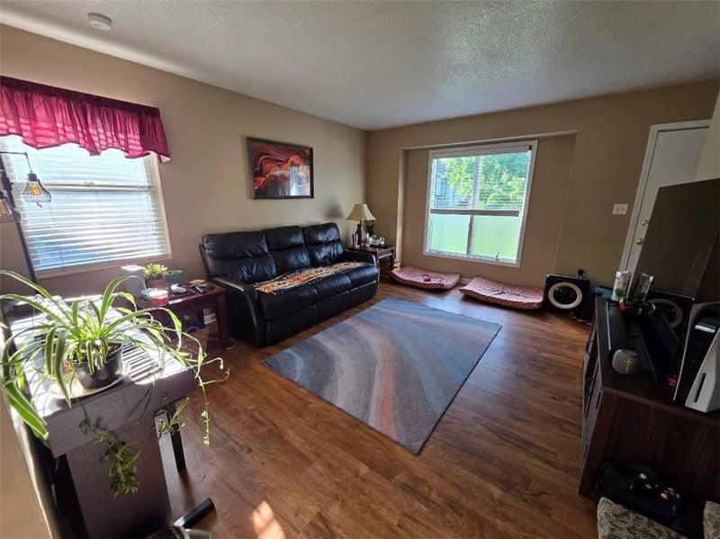 1903 Lindenwood Cir, Olathe, KS 66062