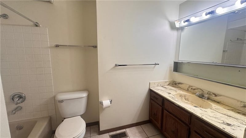 707 Colorado St, Highland, KS 66035