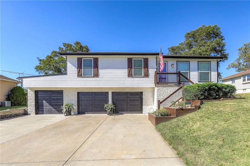 1521 Lexington Rd, Pleasant Hill, MO 64080