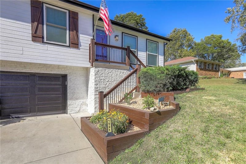 1521 Lexington Rd, Pleasant Hill, MO 64080