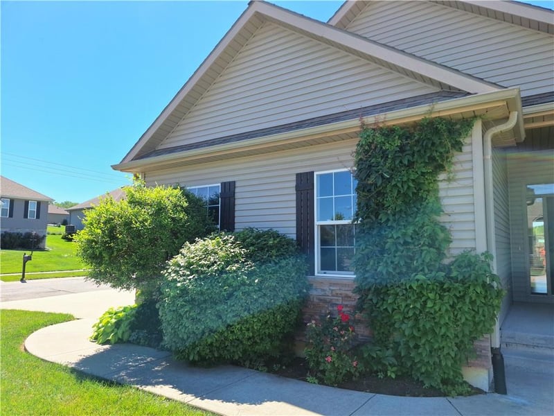 4010 Greywood Ln, St Joseph, MO 64505
