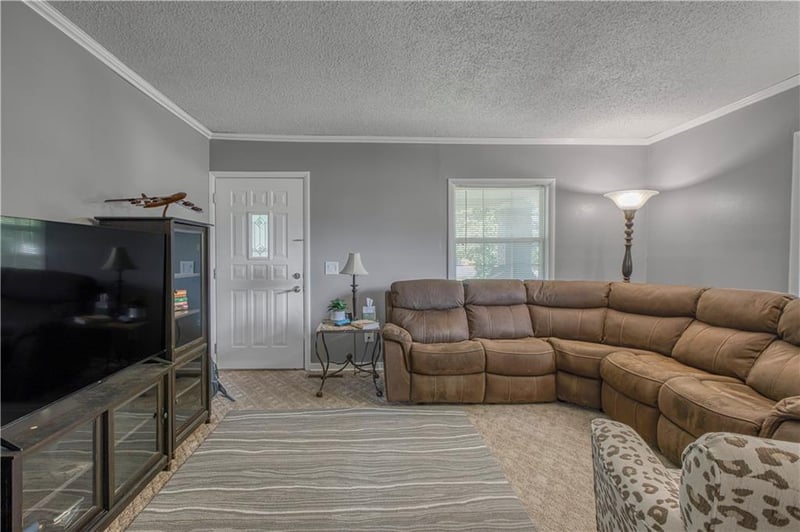 335 9th St, Baxter Springs, KS 66713