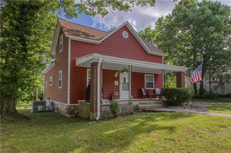 335 9th St, Baxter Springs, KS 66713