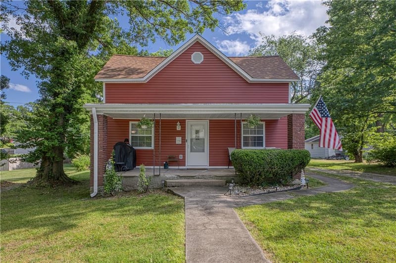 335 9th St, Baxter Springs, KS 66713
