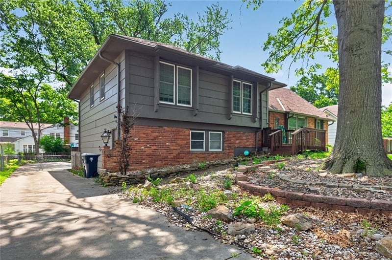 10421 College Ave, Kansas City, MO 64137