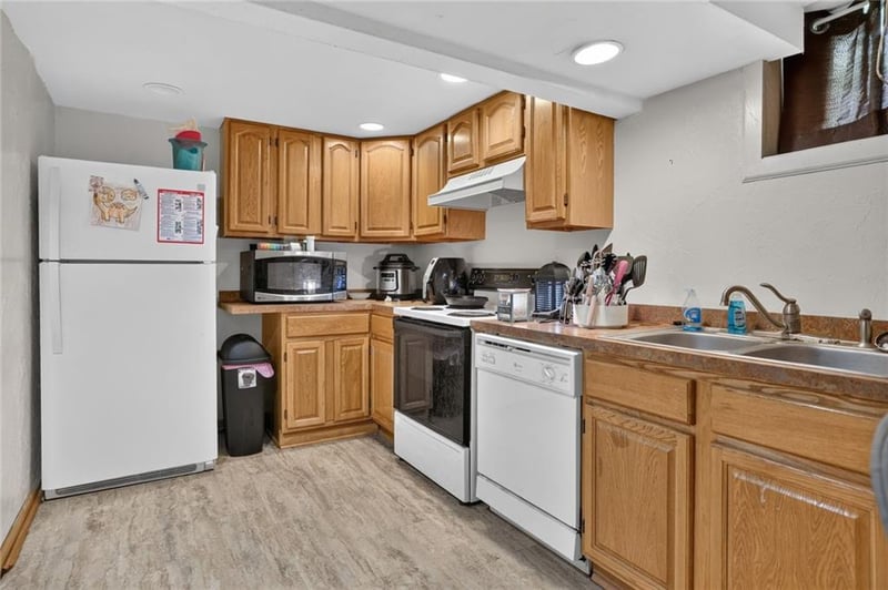 10421 College Ave, Kansas City, MO 64137