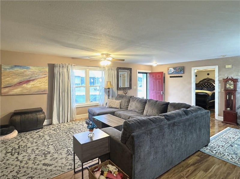 97 Iowa Dr, Linn Valley, KS 66040