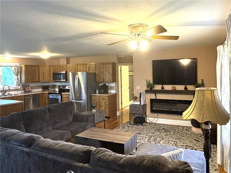 97 Iowa Dr, Linn Valley, KS 66040