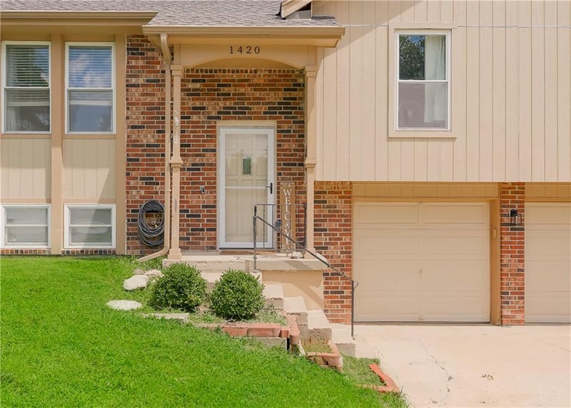 1420 Spruce St, Olathe, KS 66061
