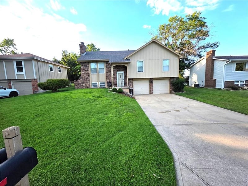 1420 Spruce St, Olathe, KS 66061