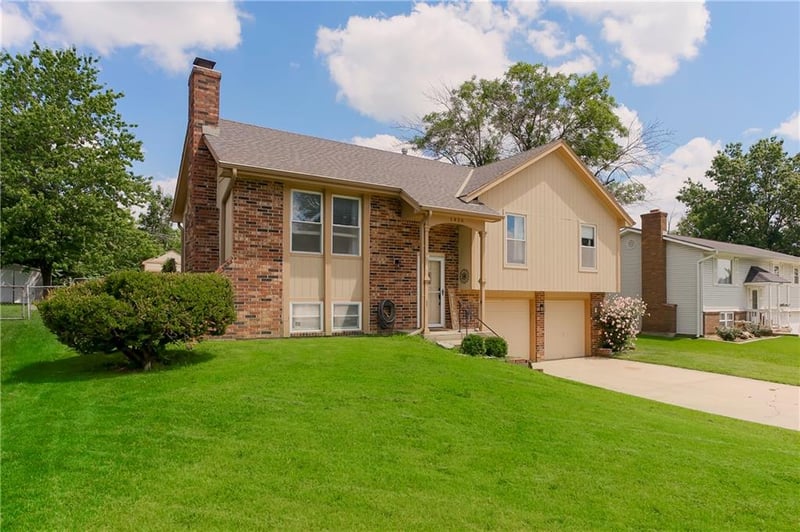1420 W Spruce St, Olathe, KS 66061