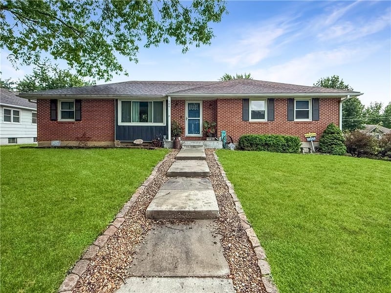 500 33rd St, Higginsville, MO 64037