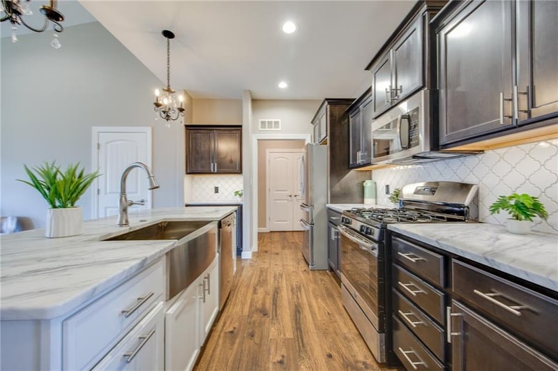 2705 Chasehire Dr, Lawrence, KS 66044