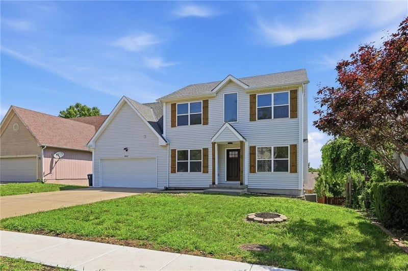 8547 N Robinhood Ave, Kansas City, MO 64154