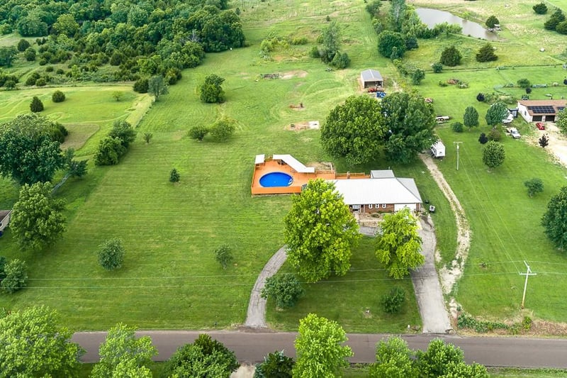 14435 166th St, Bonner Springs, KS 66012