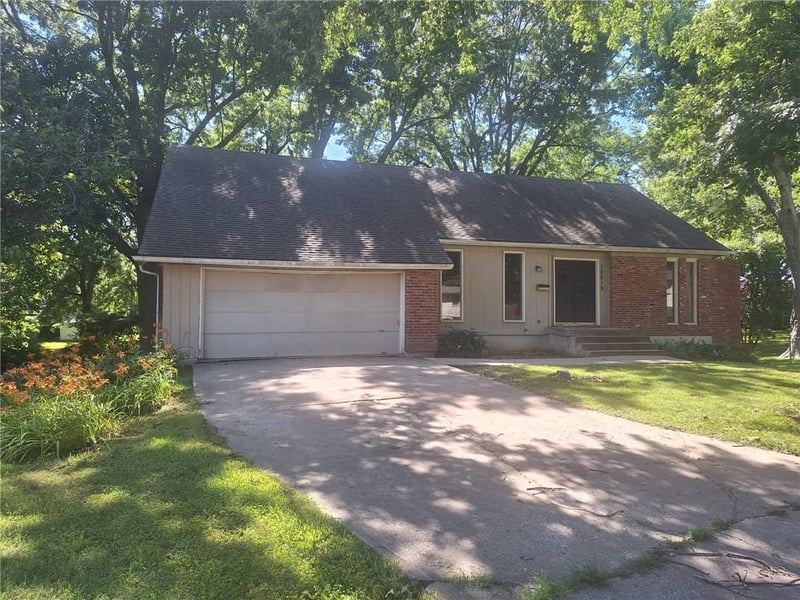 12519 41st Ter, Independence, MO 64055