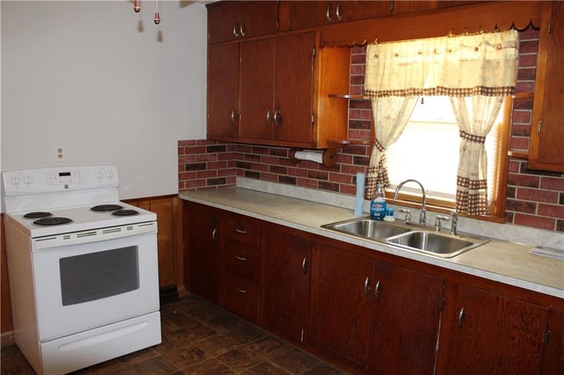 123 Atkinson Ave, Pittsburg, KS 66762