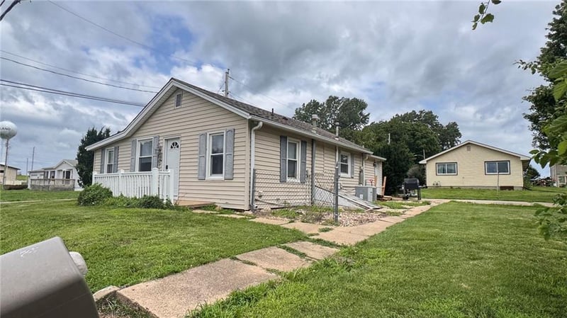 708 Missouri St, Highland, KS 66035