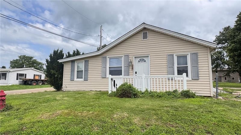708 Missouri St, Highland, KS 66035