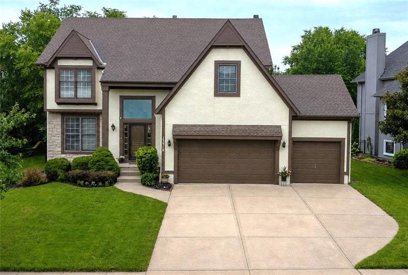 13918 Parkhill St, Overland Park, KS 66221