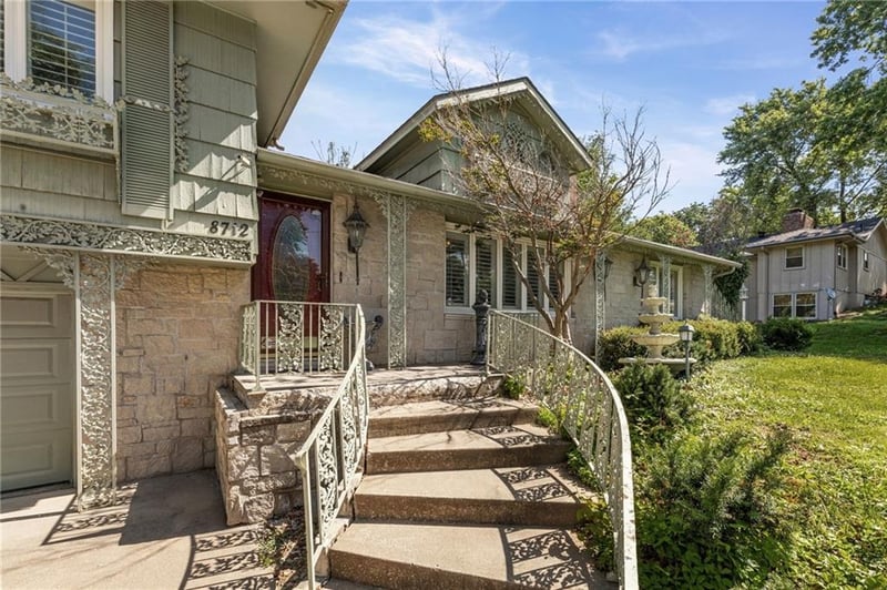 8712 Waverly Ave, Kansas City, KS 66109