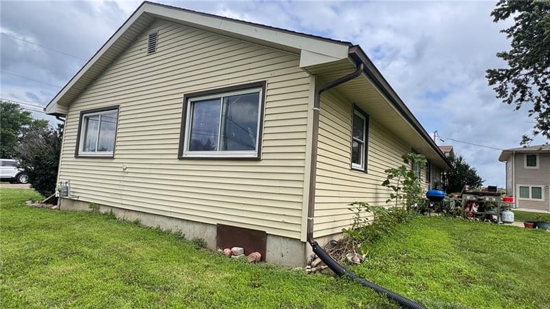 506 Prairie St, Highland, KS 66035