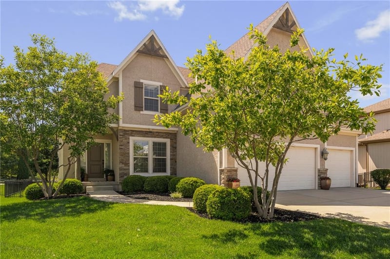 8608 W 165 Pl, Overland Park, KS 66085