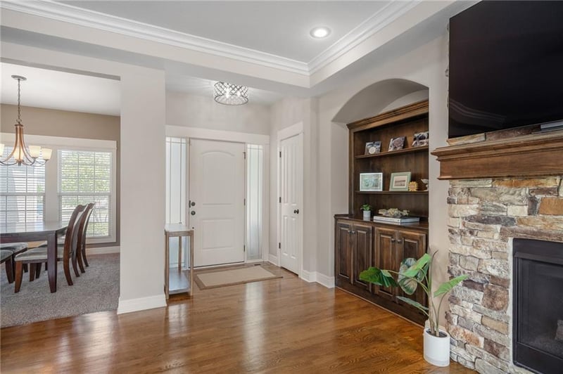 8608 W 165 Pl, Overland Park, KS 66085