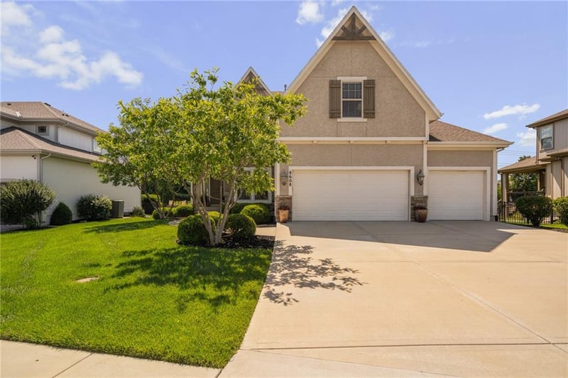8608 W 165 Pl, Overland Park, KS 66085
