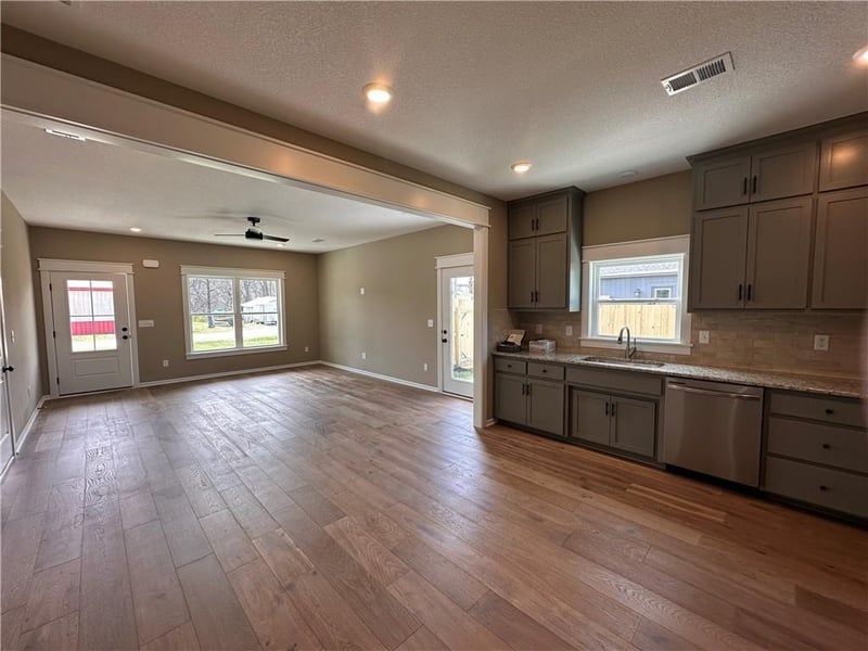 1104 S Oak St, Plattsburg, MO 64477