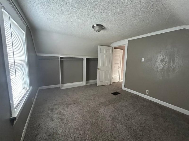 1037 Sandusky Ave, Kansas City, KS 66102