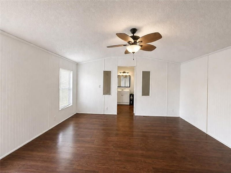 809 9th St, Baxter Springs, KS 66713