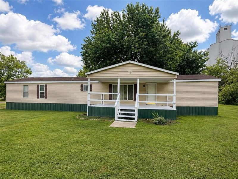 809 9th St, Baxter Springs, KS 66713