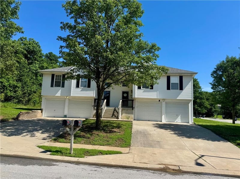 2700-2702 NW 69th Ter, Kansas City, MO 64151