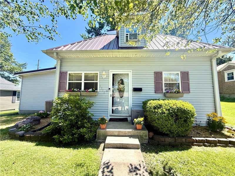 1316 E 2nd St, Maryville, MO 64468