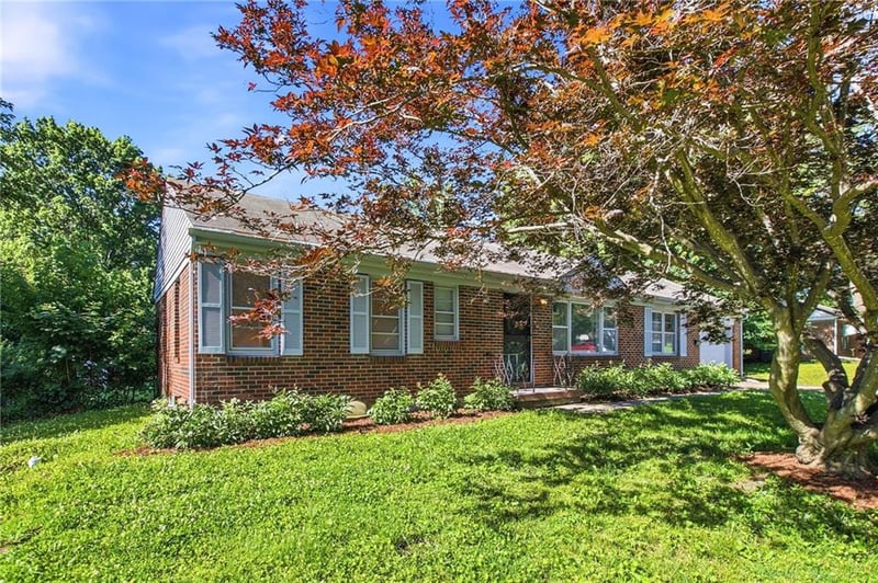 10101 69th St, Raytown, MO 64133