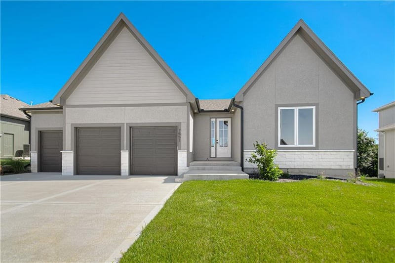 7551 Gower Ave, Kansas City, MO 64151