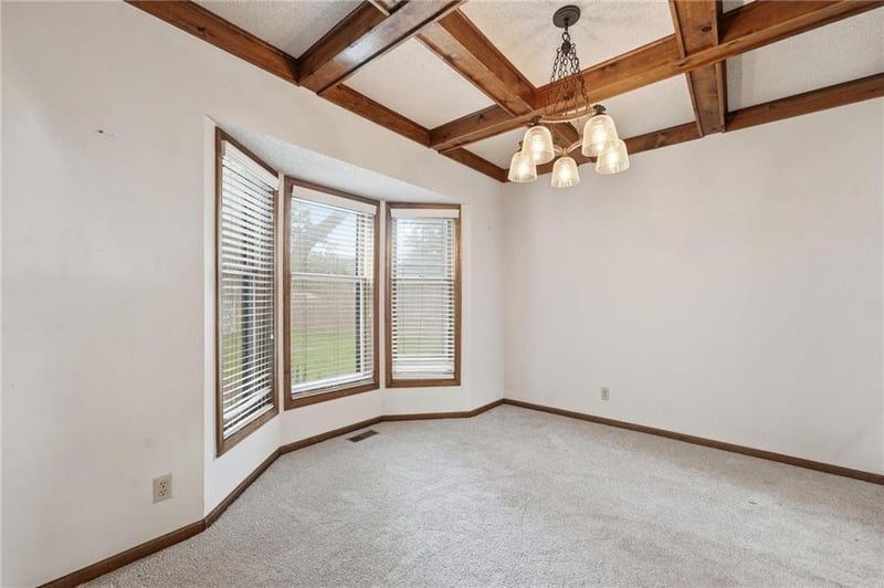 9017 Crescent Ct, Kansas City, MO 64138