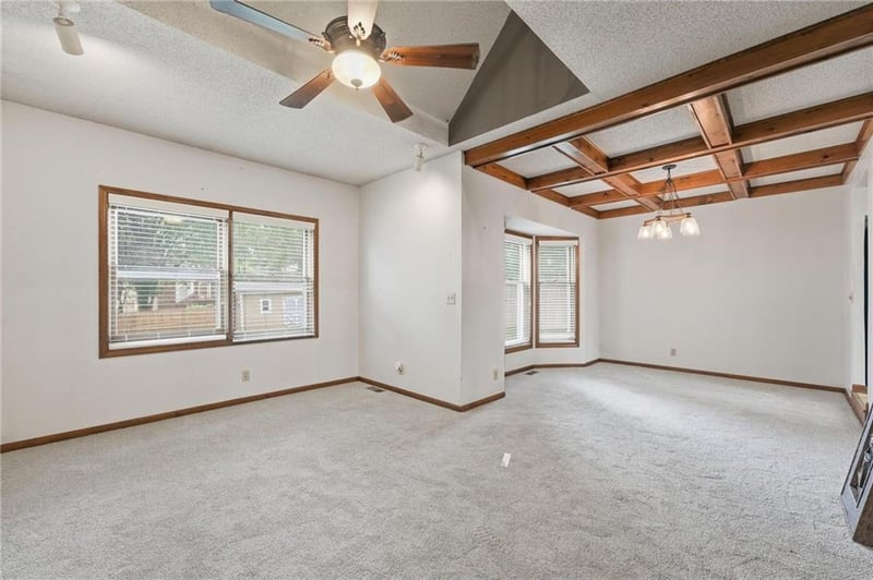 9017 Crescent Ct, Kansas City, MO 64138