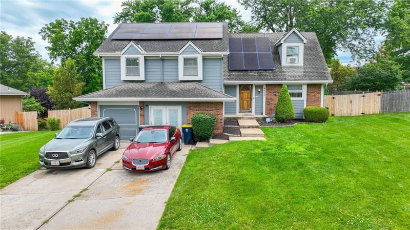 9017 Crescent Ct, Kansas City, MO 64138
