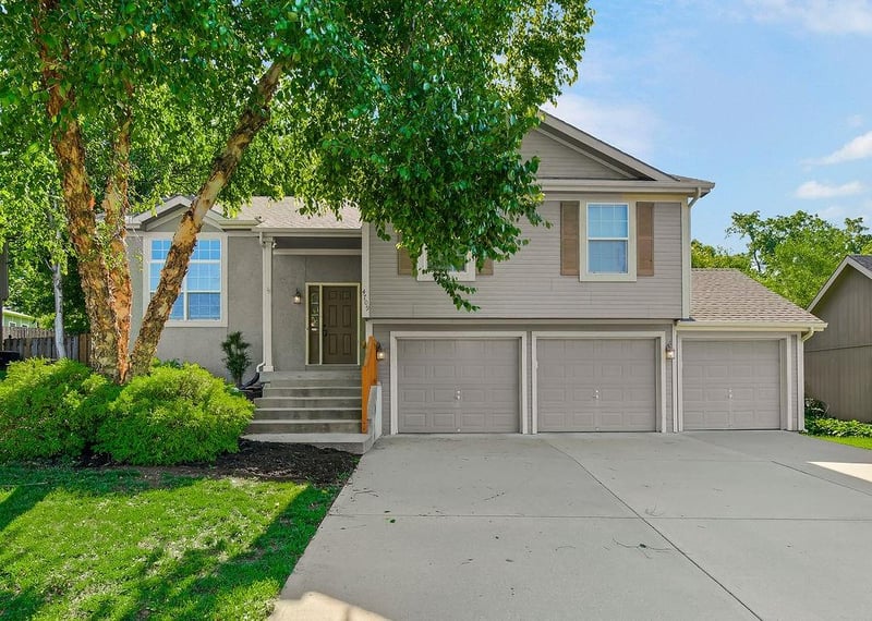 4709 Edgehill St, Leavenworth, KS 66048