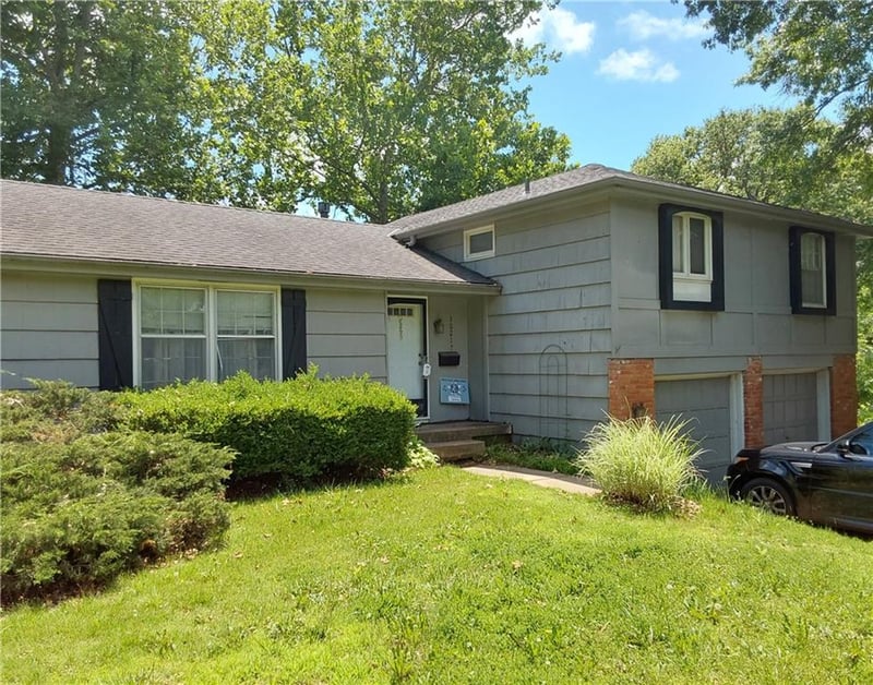 10217 91st St, Overland Park, KS 66212