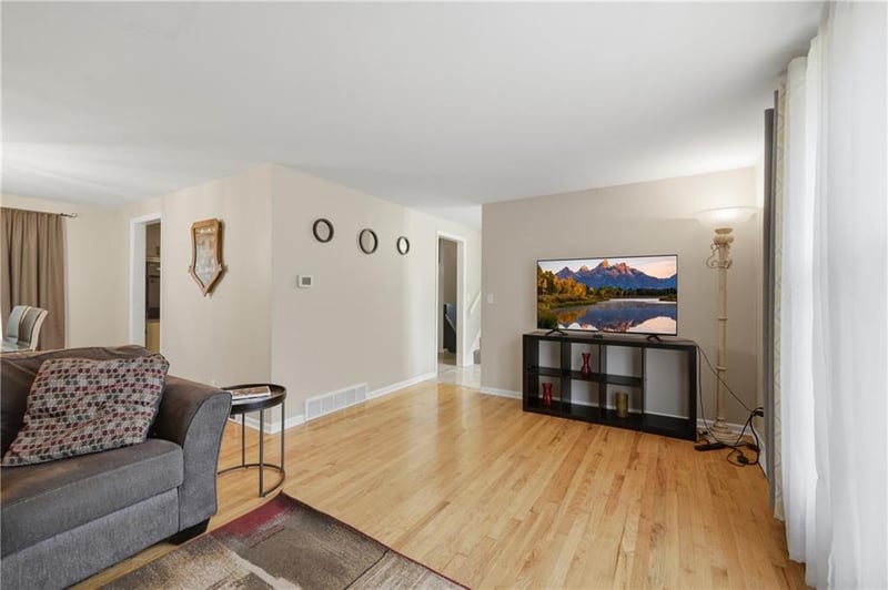 10217 W 91st St, Overland Park, KS 66212