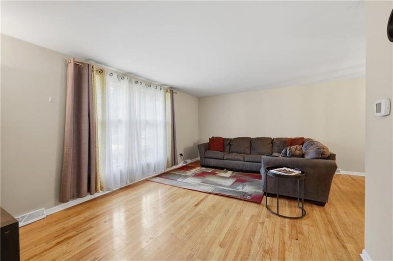 10217 W 91st St, Overland Park, KS 66212